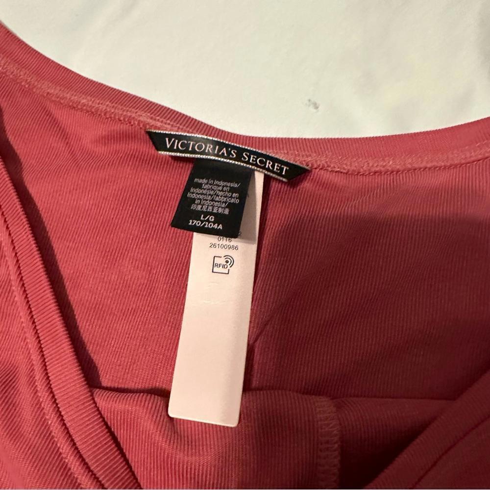 Victoria’s Secret Activewear Set Long sleeve crop shirt and bike shorts - Picture 4 of 7